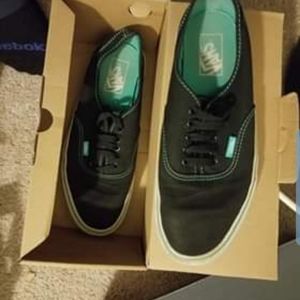 black and mint vans
